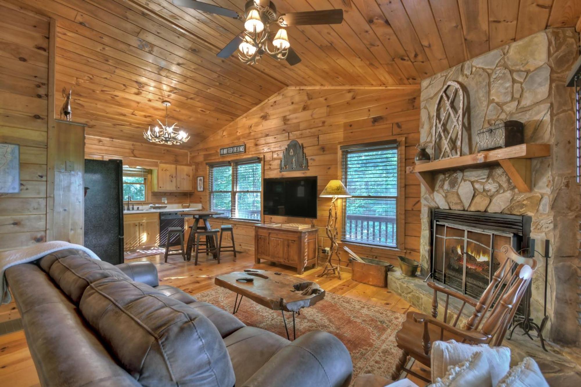 Bearfoot Ridge Wood-Burning Fireplace Cozy Hot Tub Serene Views Ellijay Exterior photo
